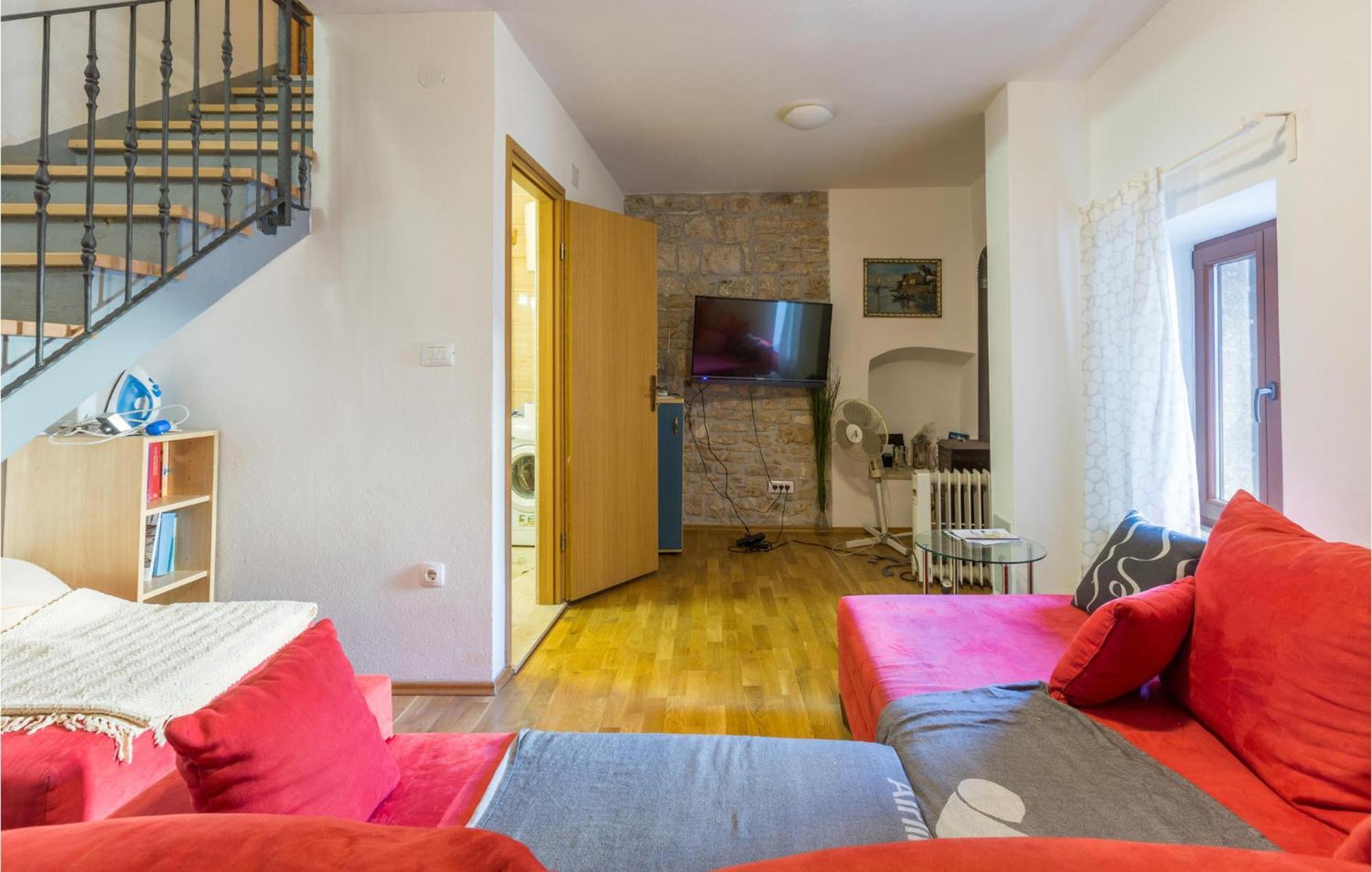 2 Bedroom Stunning Home In Bale Eksteriør billede