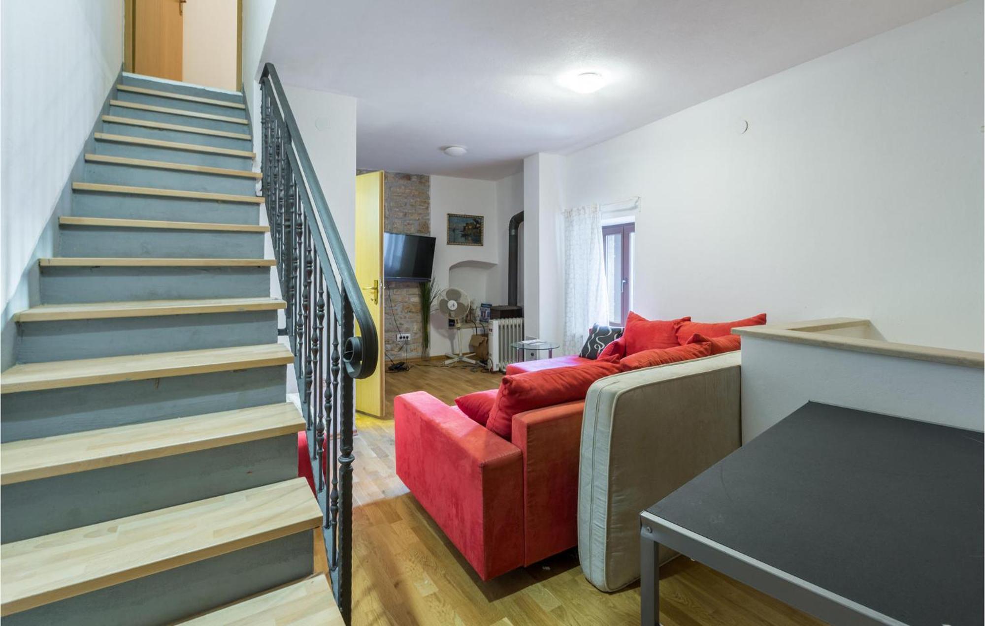 2 Bedroom Stunning Home In Bale Eksteriør billede